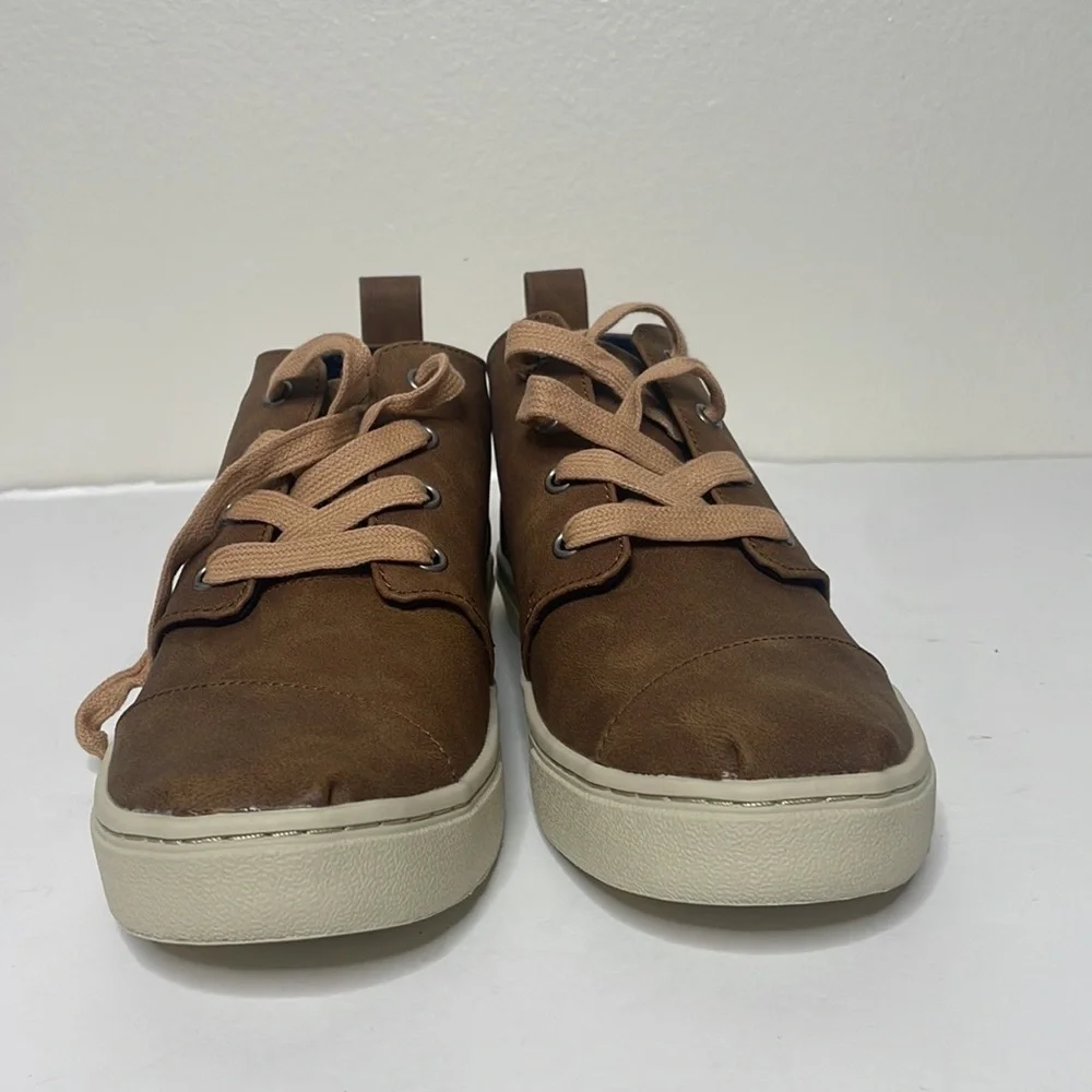New‎ TOMS Youth Boots Capsule Sneakers sz 5 Tan